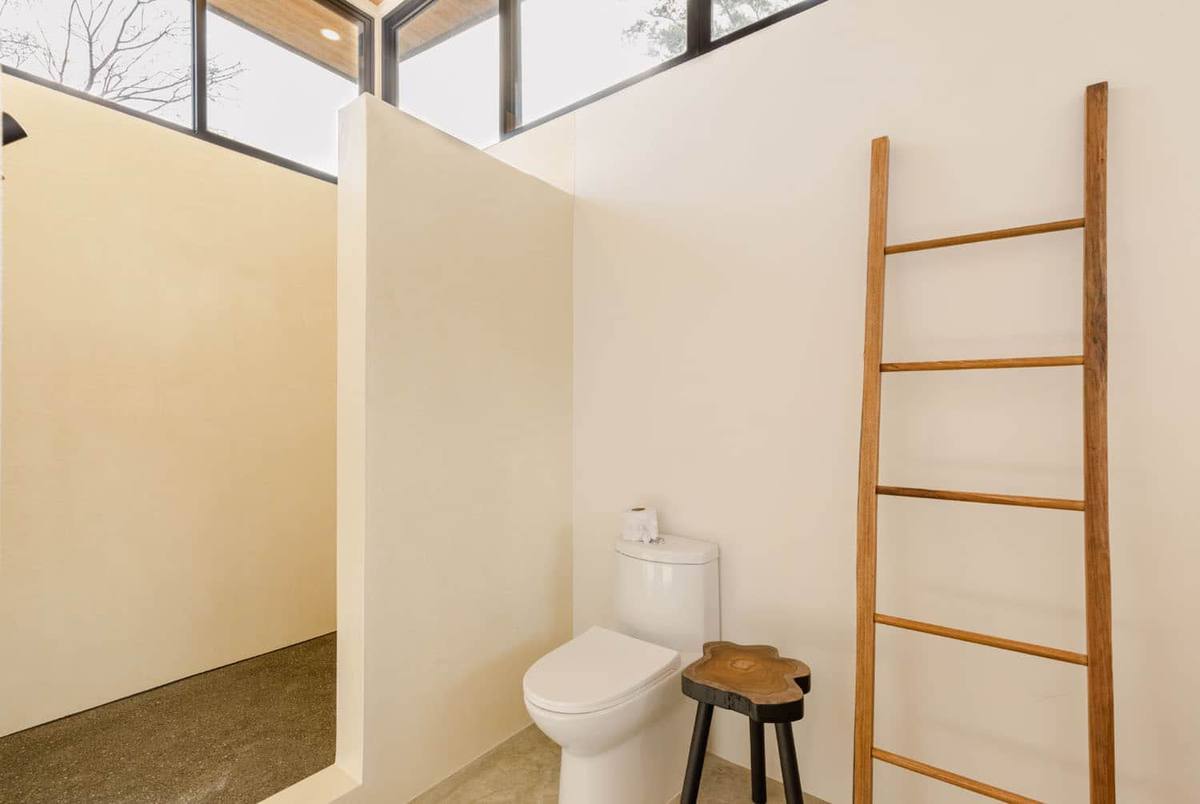 Villa One - en-suite bathroom