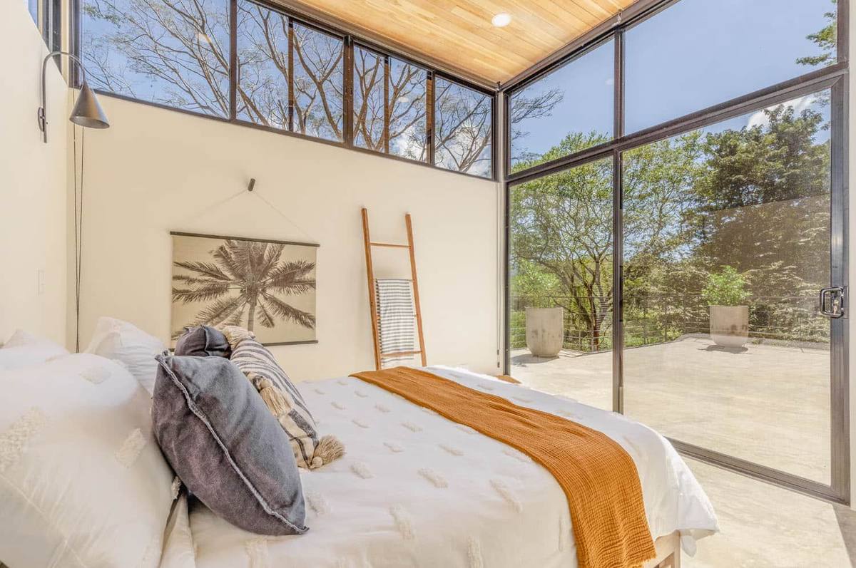 Villa One - bedroom with clerestory windows