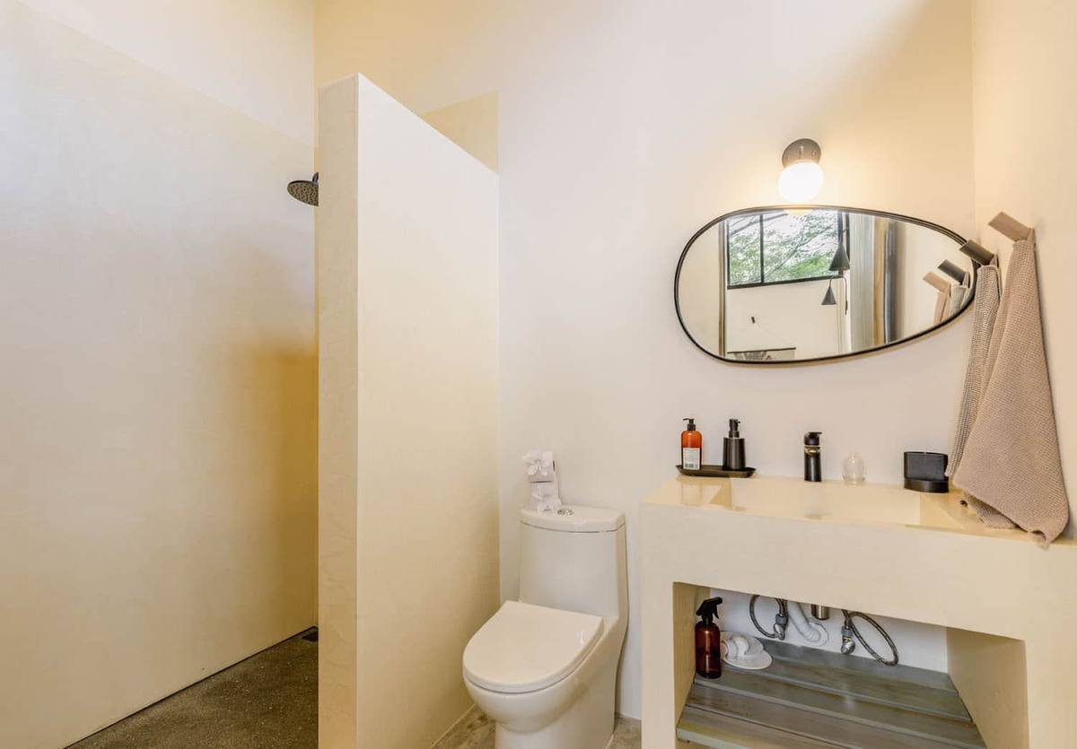 Villa One - en-suite bathroom
