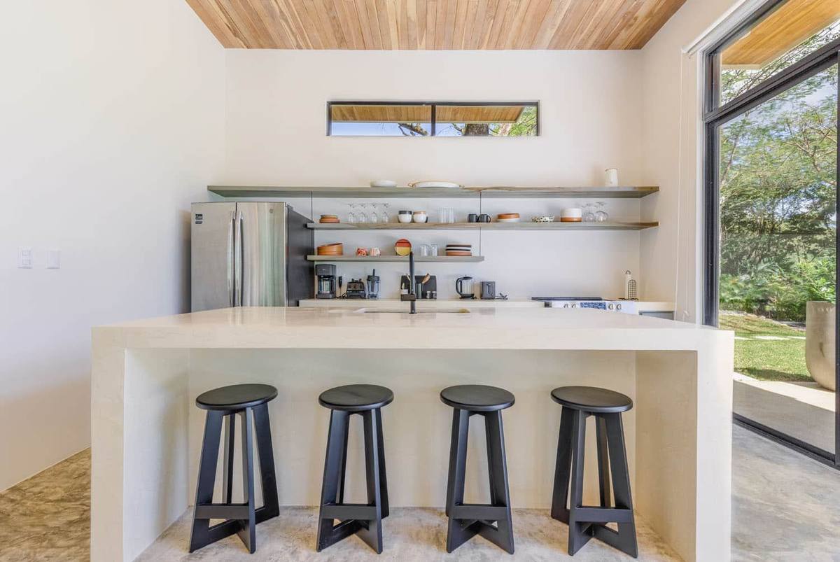 Villa One - kitchen with breakfast bar