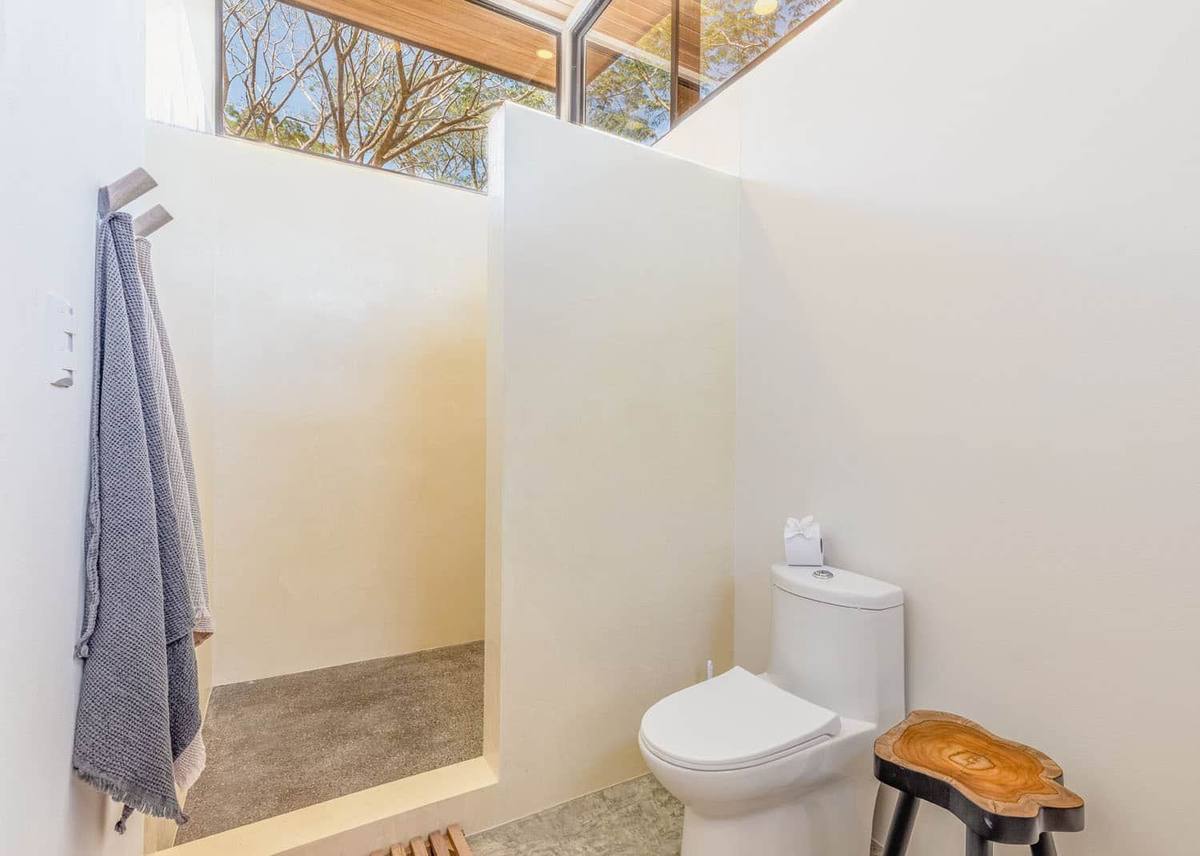 Villa Two - en-suite bathroom