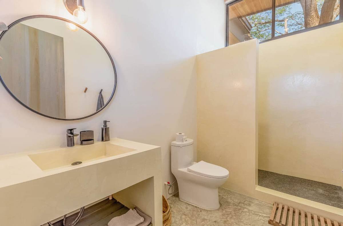 Villa Two - en-suite bathroom